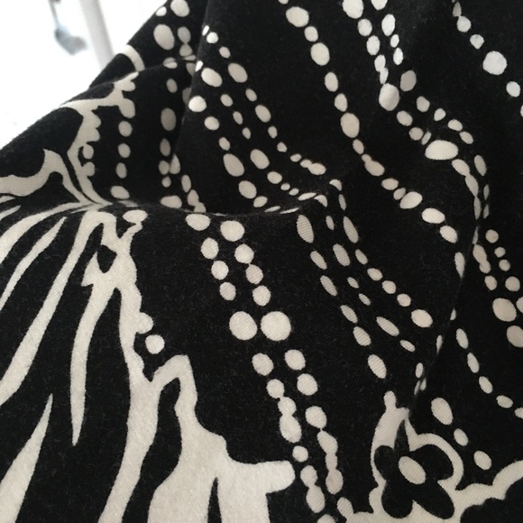 Bisou Bisou elegant wrap dress - Picture 2 of 3